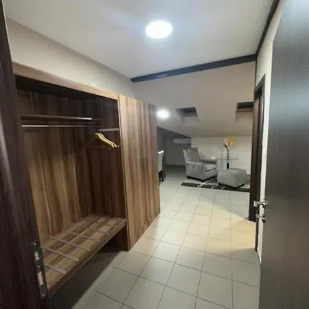 Jp Mali Pariz 아파트호텔